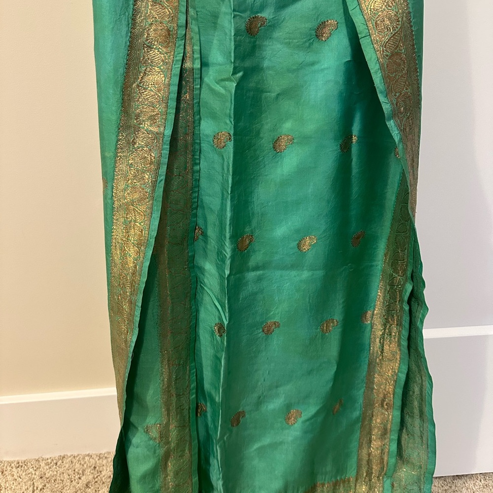 Elegant Green and Gold Scarf